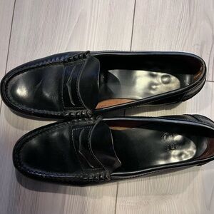 Florsheim Mens size 8 black loafers